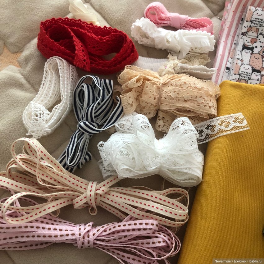 Набор тканей и лент для изготовления кукольной одежды (фото 3)