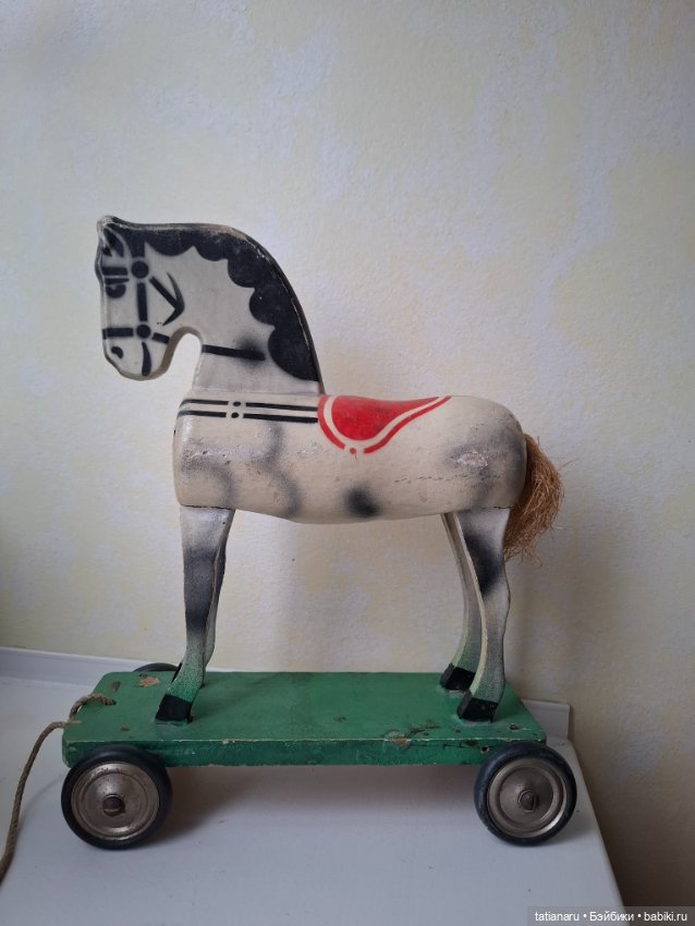 Старая винтажная деревянная лошадка 2