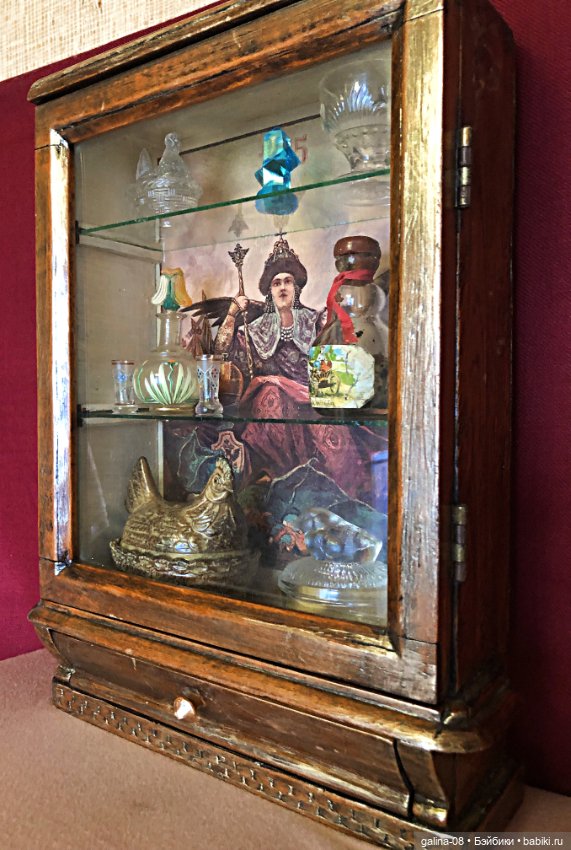 Антикварный шкаф -витрина 1915 года (фото 3)
