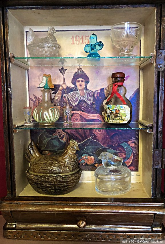 Антикварный шкаф -витрина 1915 года (фото 2)