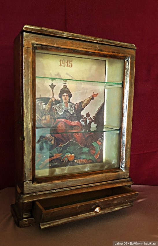 Антикварный шкаф -витрина 1915 года (фото 5)
