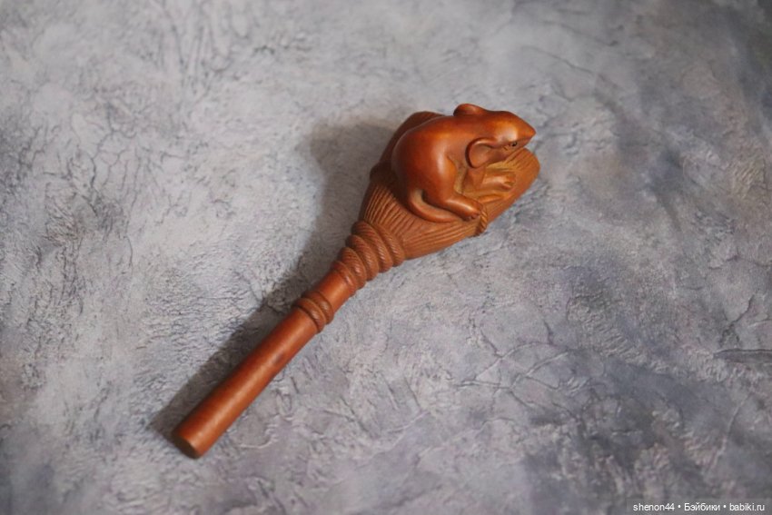 Нэцкэ "Мышка на венике" — Статуэтки (фото 2)