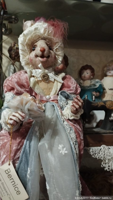 Парочка фарфоровых кроликов в винтажной одежде. США (фото 2)