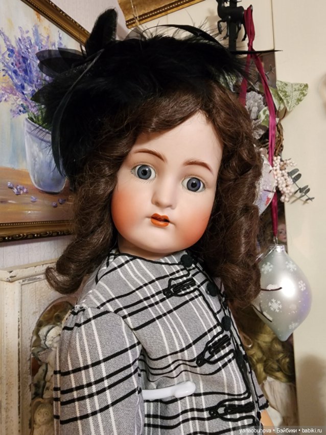 Антикварная кукла КР в красном пальто (фото 7)