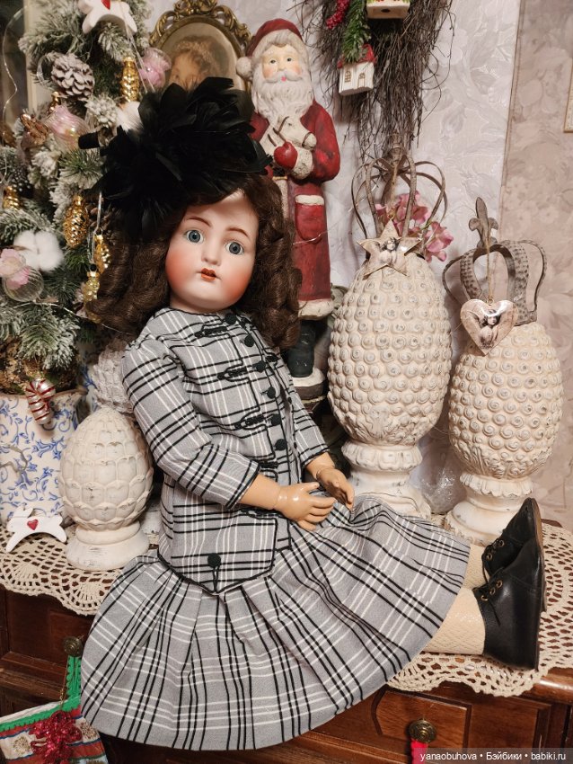 Антикварная кукла КР в красном пальто (фото 8)