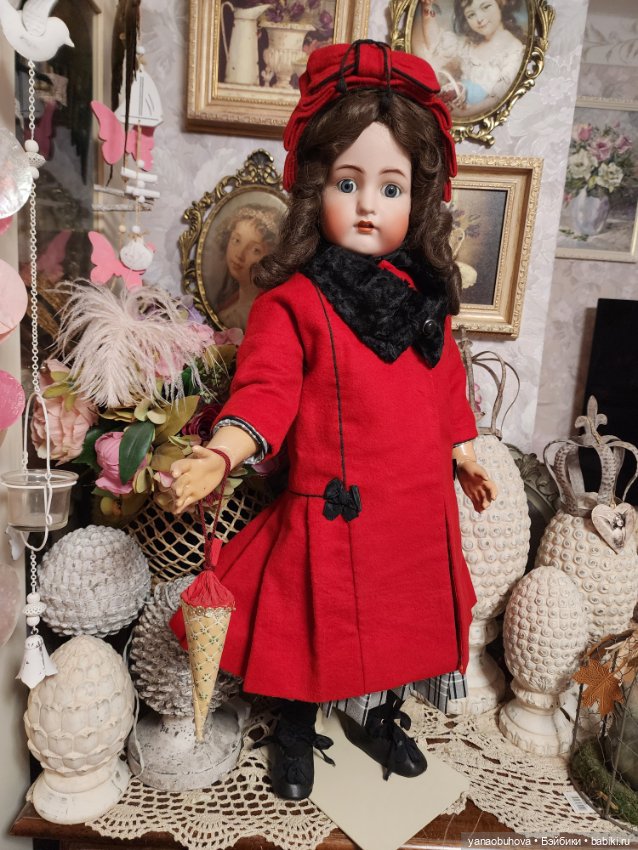 Антикварная кукла КР в красном пальто (фото 5)