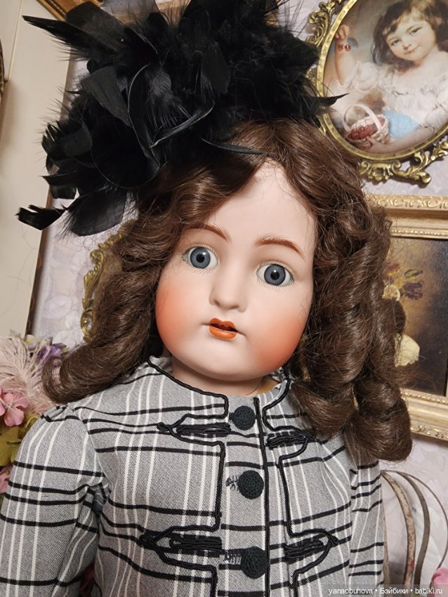 Антикварная кукла КР в красном пальто (фото 9)