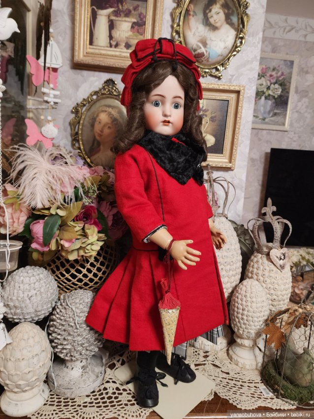 Антикварная кукла КР в красном пальто (фото 6)