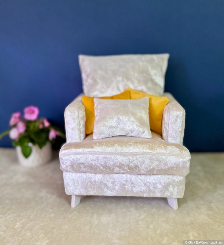 Кресло мягкое для кукол ростом 40 см