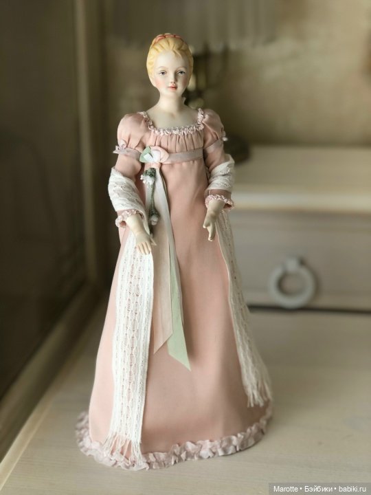 Кукла в антикварном стиле и конверт по старинному образцу