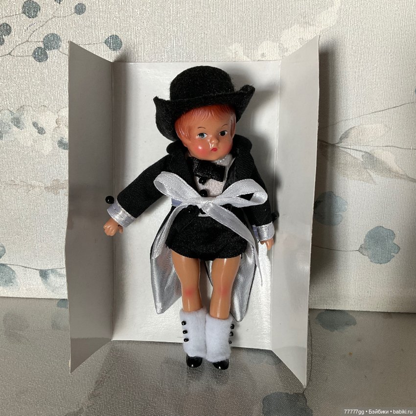 Девочка во фраке от Эффенби