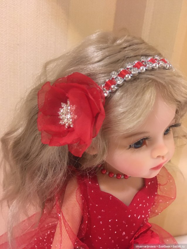 Paola Reina красное платье из глиттера (фото 6)