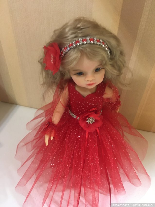 Paola Reina красное платье из глиттера (фото 5)