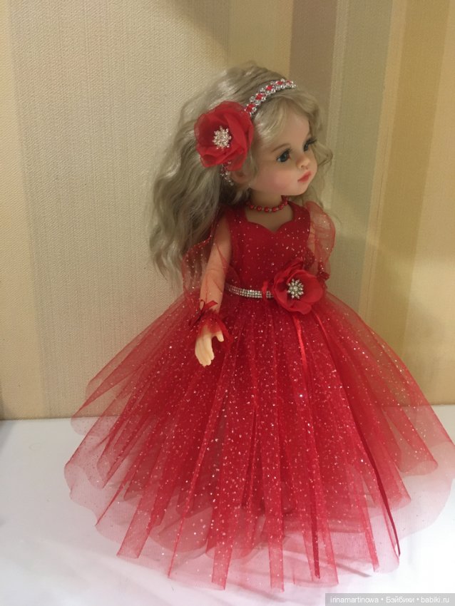 Paola Reina красное платье из глиттера (фото 3)