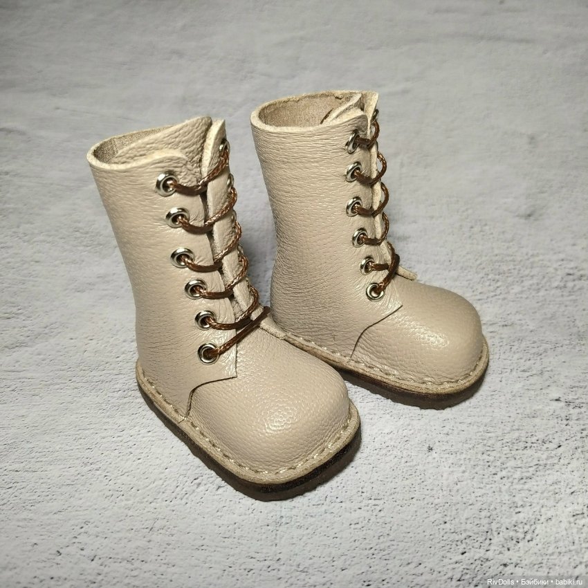 Обувь для кукол Паола Рейна (Сапожки для куклы Paola Reina) Сапоги бежевые (фото 3)