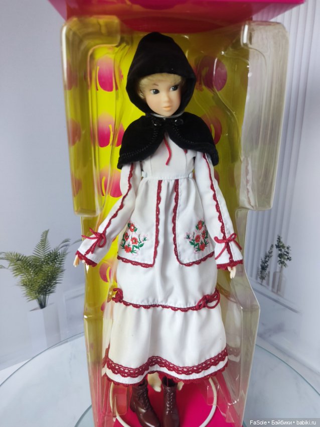 Momoko Doll Lovely Folklore