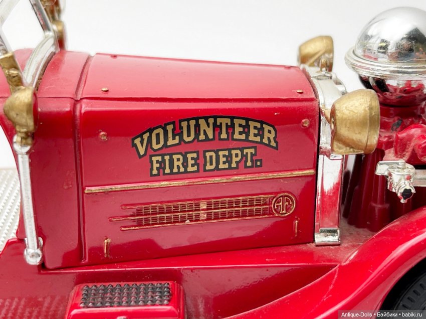 Коллекционная модель 1922 Ahrens-Fox R-K-4 1:32 – ретро пожарный автомобиль (фото 8)