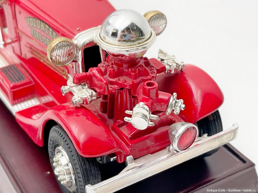 Коллекционная модель 1922 Ahrens-Fox R-K-4 1:32 – ретро пожарный автомобиль (фото 5)