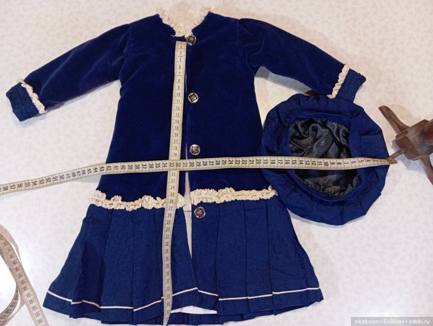 Платье и берет на антикварную или винтажную куклу ростом 66-70 см (фото 7)