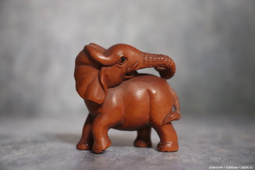 Нэцкэ "Оглянувшийся слон". Винтаж, более 50 лет