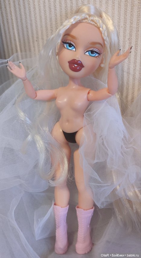 Bratz Alwayz Cloe на теле LOL Omg (фото 3)