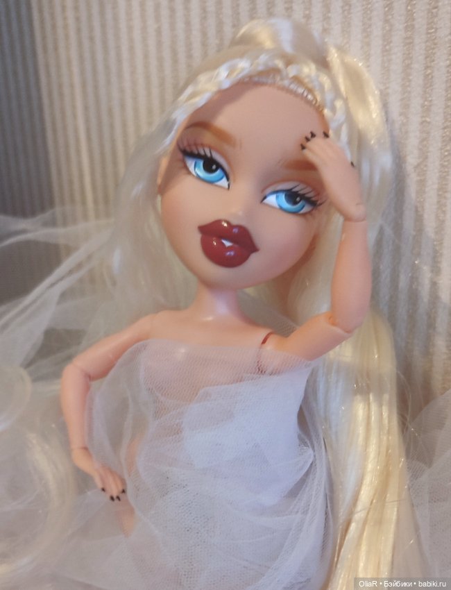 Bratz Alwayz Cloe на теле LOL Omg (фото 2)