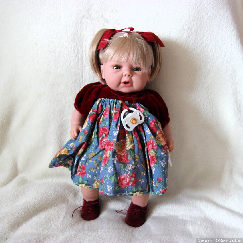 Мягконабивная кукла Rauber Карла в нарядном платье, 33 см (фото 4)