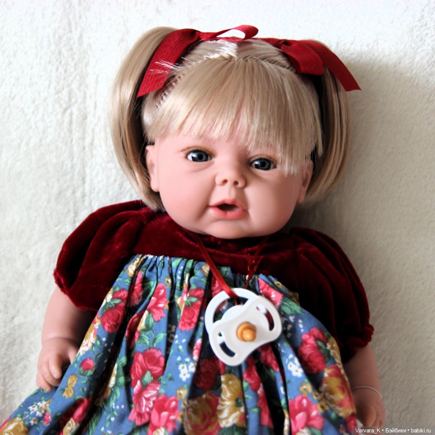 Мягконабивная кукла Rauber Карла в нарядном платье, 33 см (фото 5)