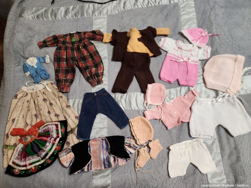 Разная кукольная винтажная одежда