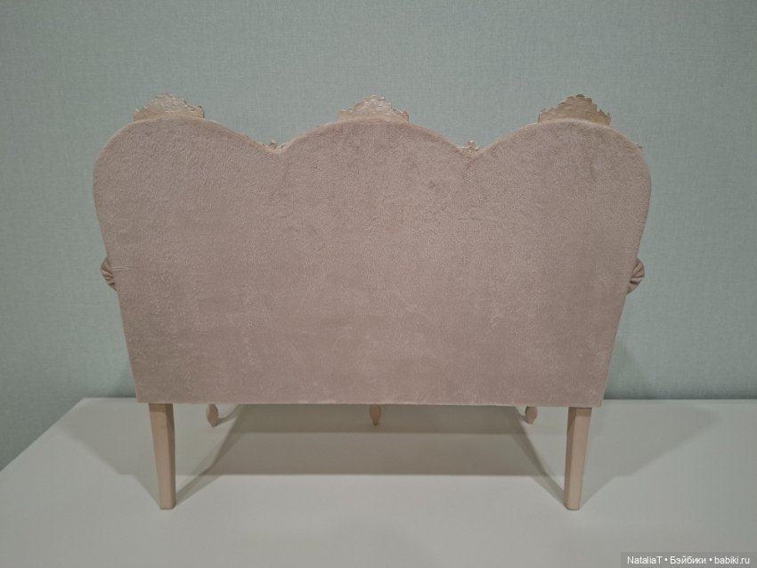 Диван с двумя подушками для кукол bjd 1/3 (фото 2)