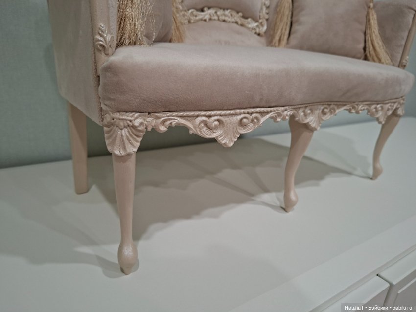 Диван с двумя подушками для кукол bjd 1/3 (фото 3)