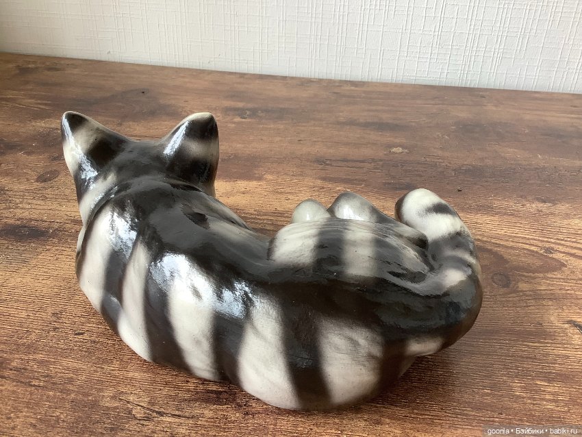 Кот, который живет на полке (фото 3)