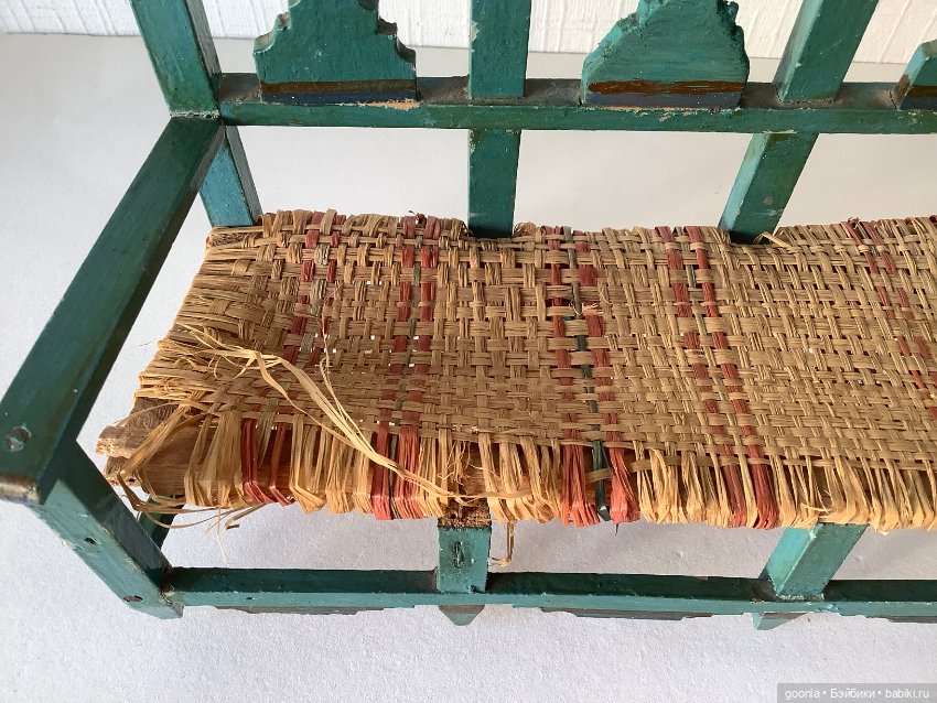 Кукольная скамейка — Антикварные игрушки (фото 2)