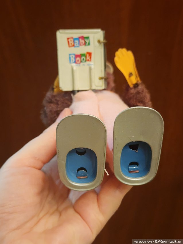 Старинный заводной читающий мишка. Япония. Состояние отличное. Работает