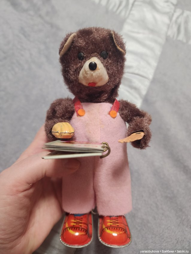 Старинный заводной читающий мишка. Япония. Состояние отличное. Работает