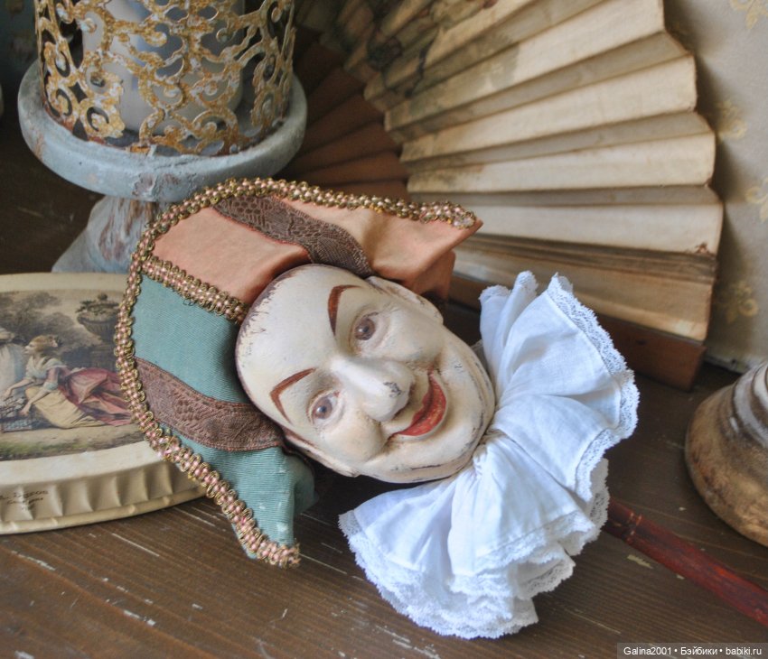 Деревянная кукла (паяц ) на палочке в старинном стиле