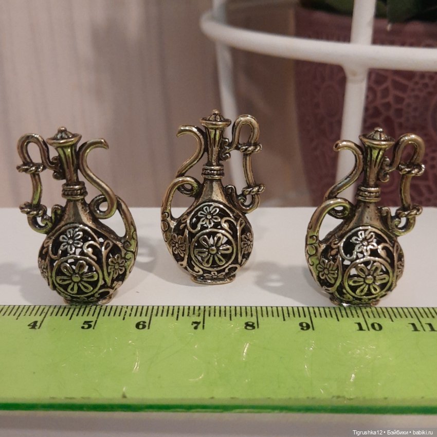 Античный кувшин металл — Аксессуары для кукольных фотосессий (фото 2)