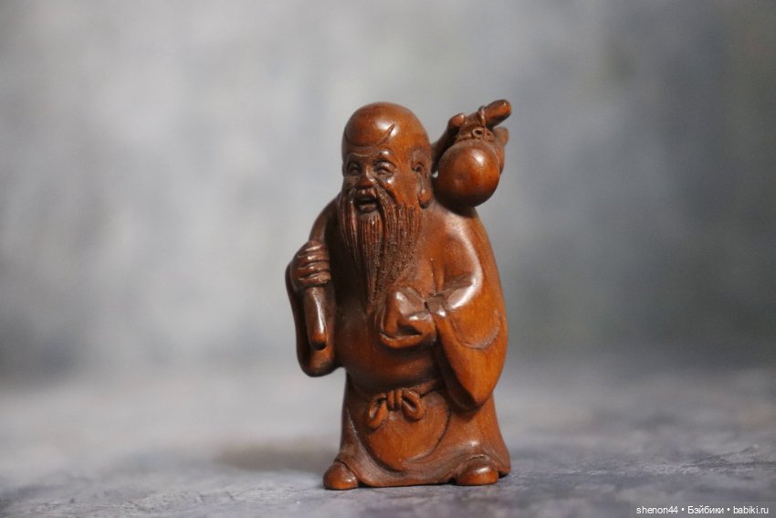 Нэцкэ "Дзюродзин с персиком"