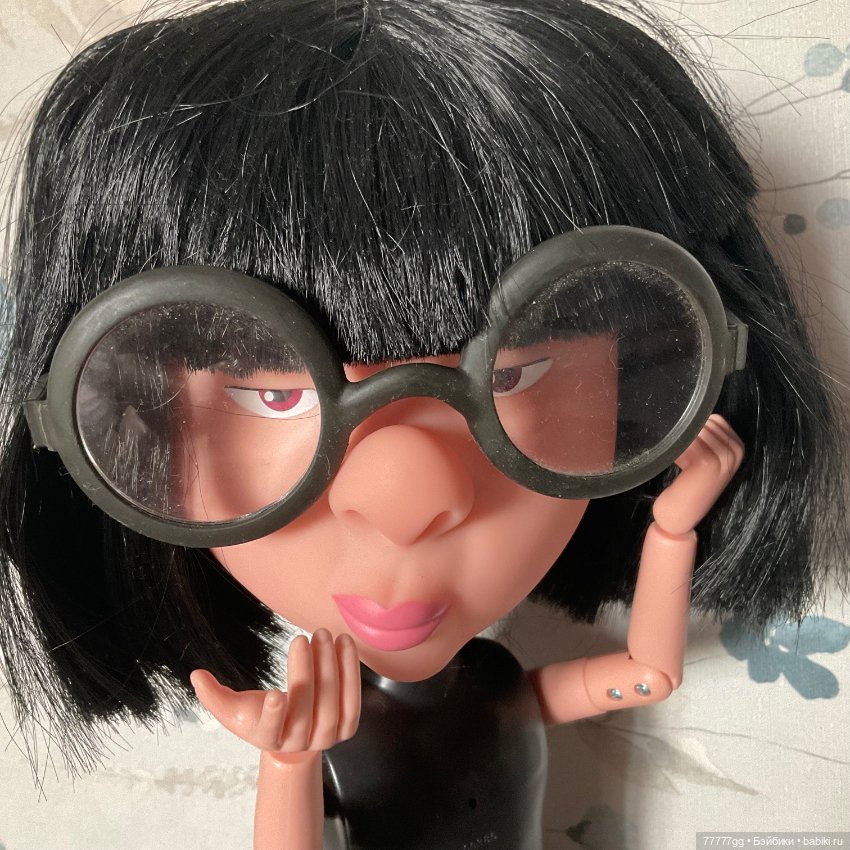 Модельерша Эдна и тарелки