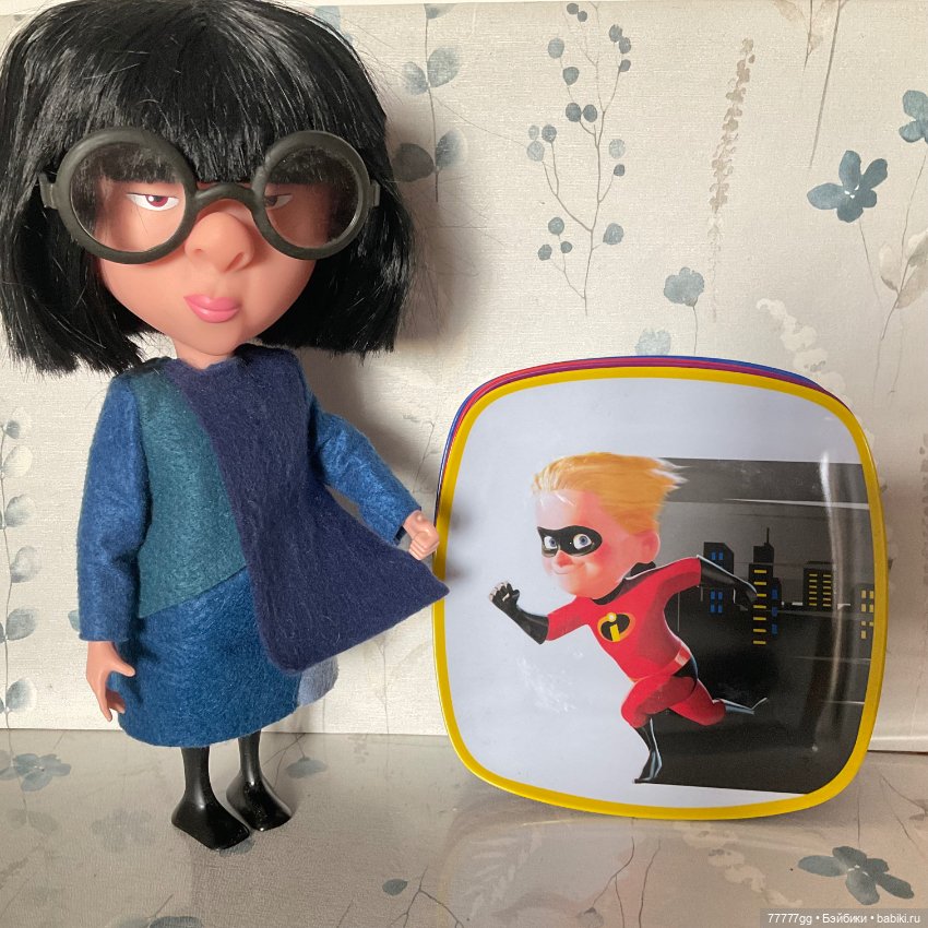 Модельерша Эдна и тарелки