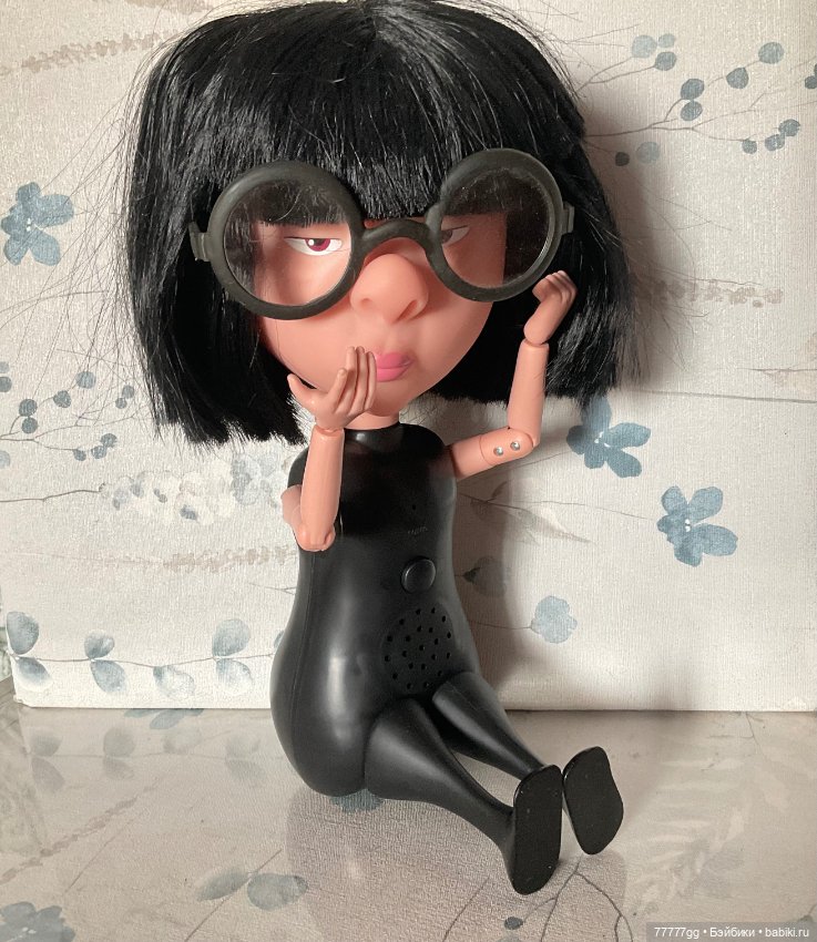 Модельерша Эдна и тарелки