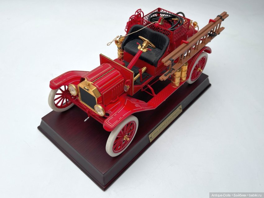 Коллекционная модель 1916 Model T Fire Engine (масштаб 1:24) (фото 3)