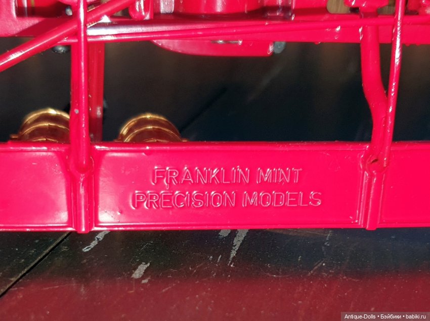 Коллекционная модель 1916 Model T Fire Engine (масштаб 1:24) (фото 8)