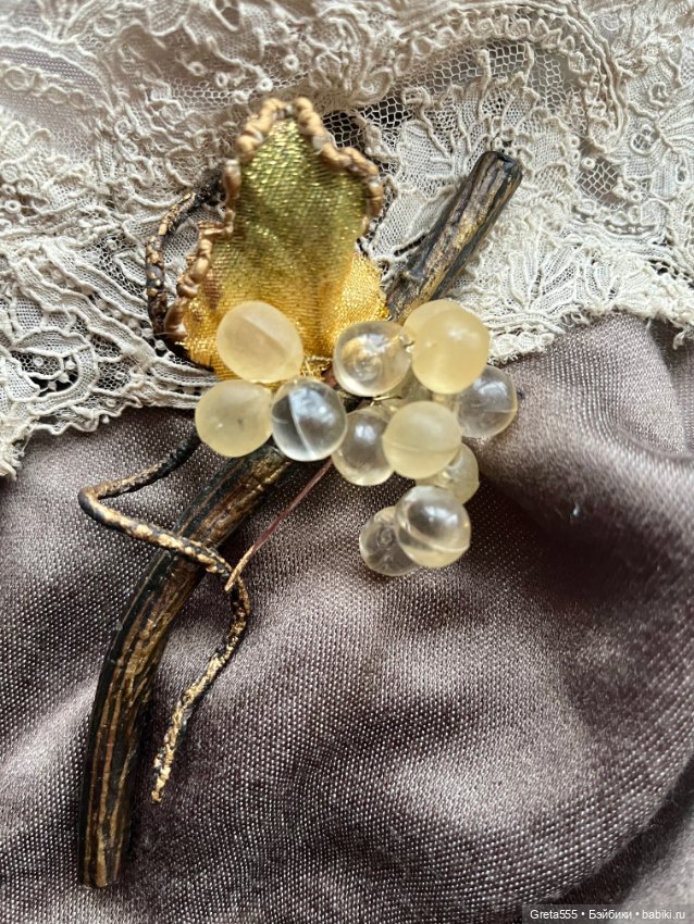 Шикарная антикварная брошь , Люцит , « Виноградная лоза», для декора антикварных кукол и реплик (фото 5)