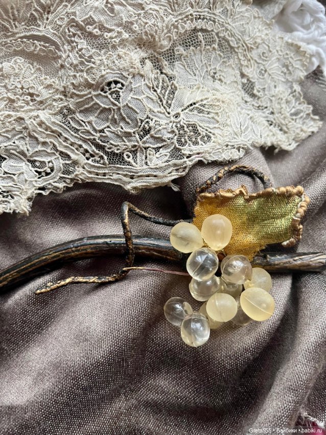 Шикарная антикварная брошь , Люцит , « Виноградная лоза», для декора антикварных кукол и реплик (фото 4)