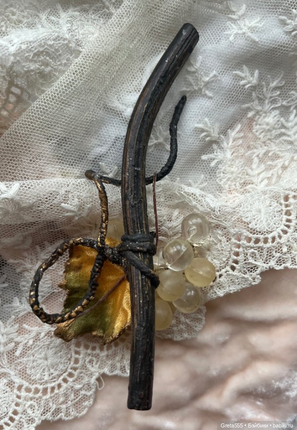 Шикарная антикварная брошь , Люцит , « Виноградная лоза», для декора антикварных кукол и реплик (фото 3)