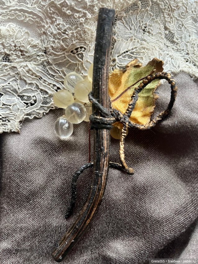 Шикарная антикварная брошь , Люцит , « Виноградная лоза», для декора антикварных кукол и реплик (фото 6)