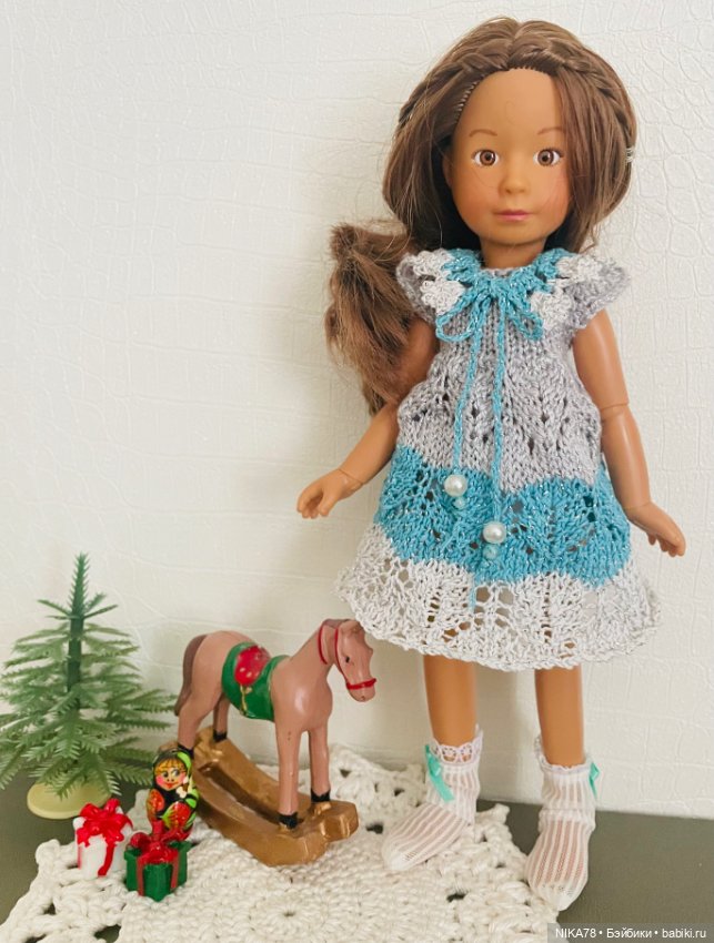 Вязаные платья для куколок Kruselings (фото 5)