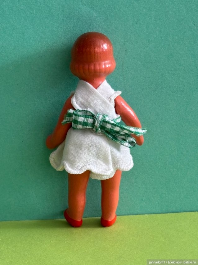 Керамическая куколка Tebu с рельефными волосами, высота 7,5 см (фото 3)