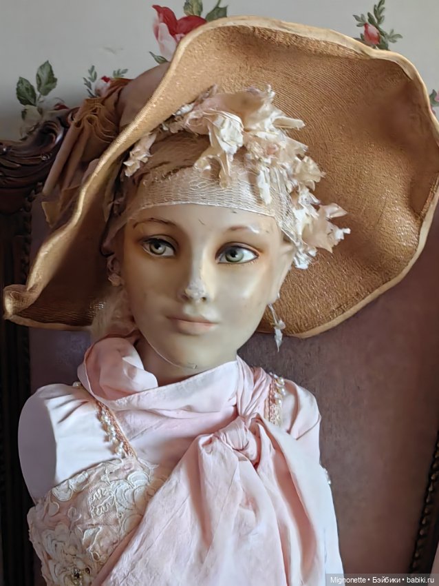 Антикварная кукла-шляпный манекен